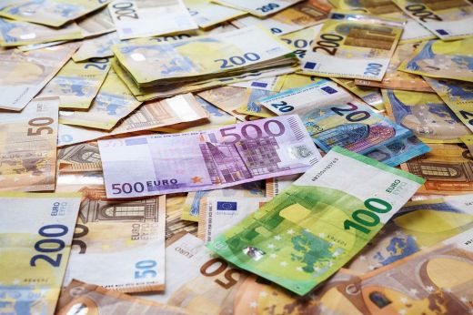 Közel ötvenmillió értékű hamis eurót foglaltak le Olaszországban